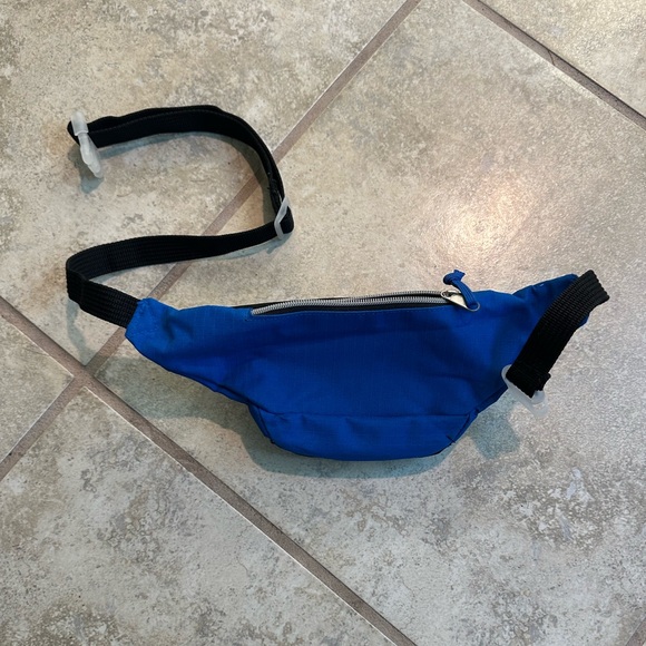 Vintage SeaWorld Fanny Pack - Picture 3 of 3